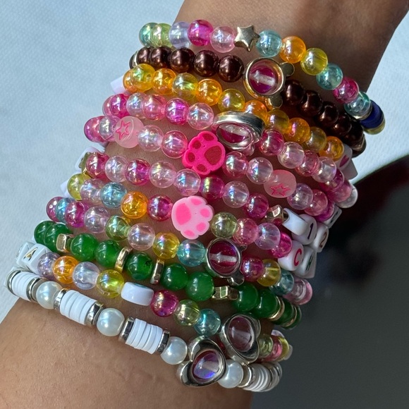Taylor Swift Friendship Bracelets: Acronym Edition - Picture 4 of 15